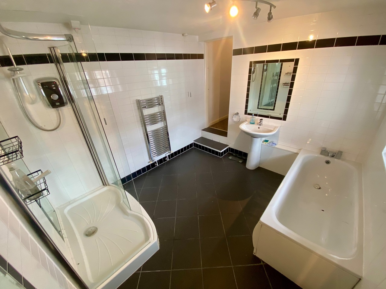 Additional image 3 of 3 Bed Semi-Detached House, Larges Street, DE1, N1 7GU