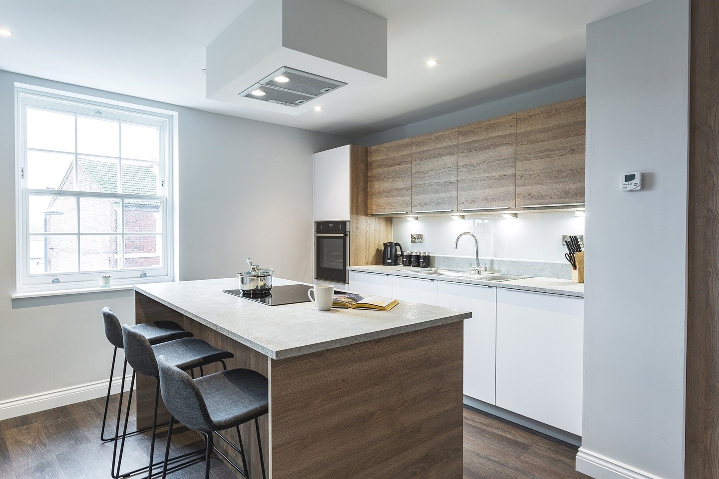 2 Bed Flat, King's Crescent Apartments, DE1, N1 7GU