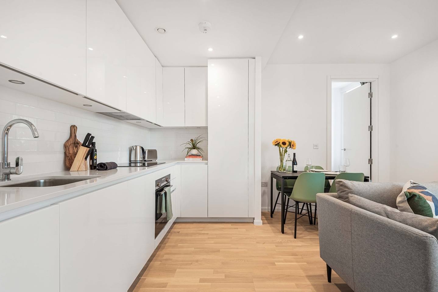 2 Bed Flat, Gravity Royal Heights, RG1, N1 7GU photo 4
