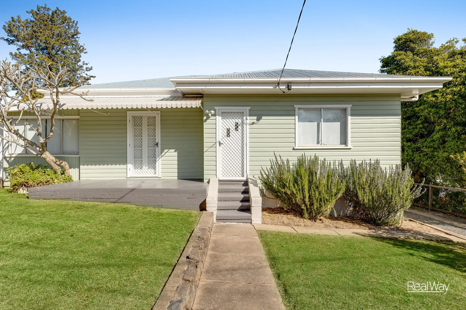 70 North Street, Mount Lofty QLD 4350