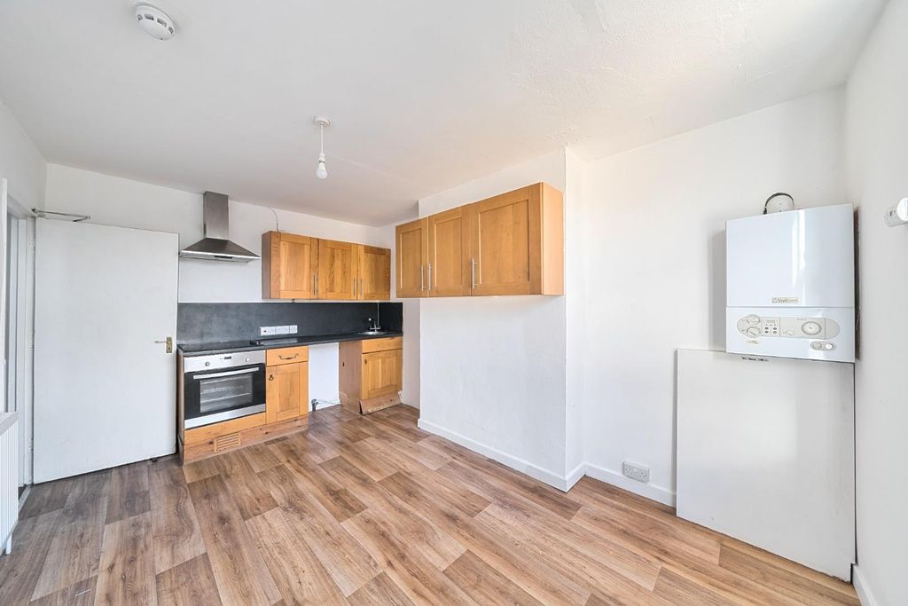 Additional image 2 of 2 bed flat for saleLorne Road, Bath BA2