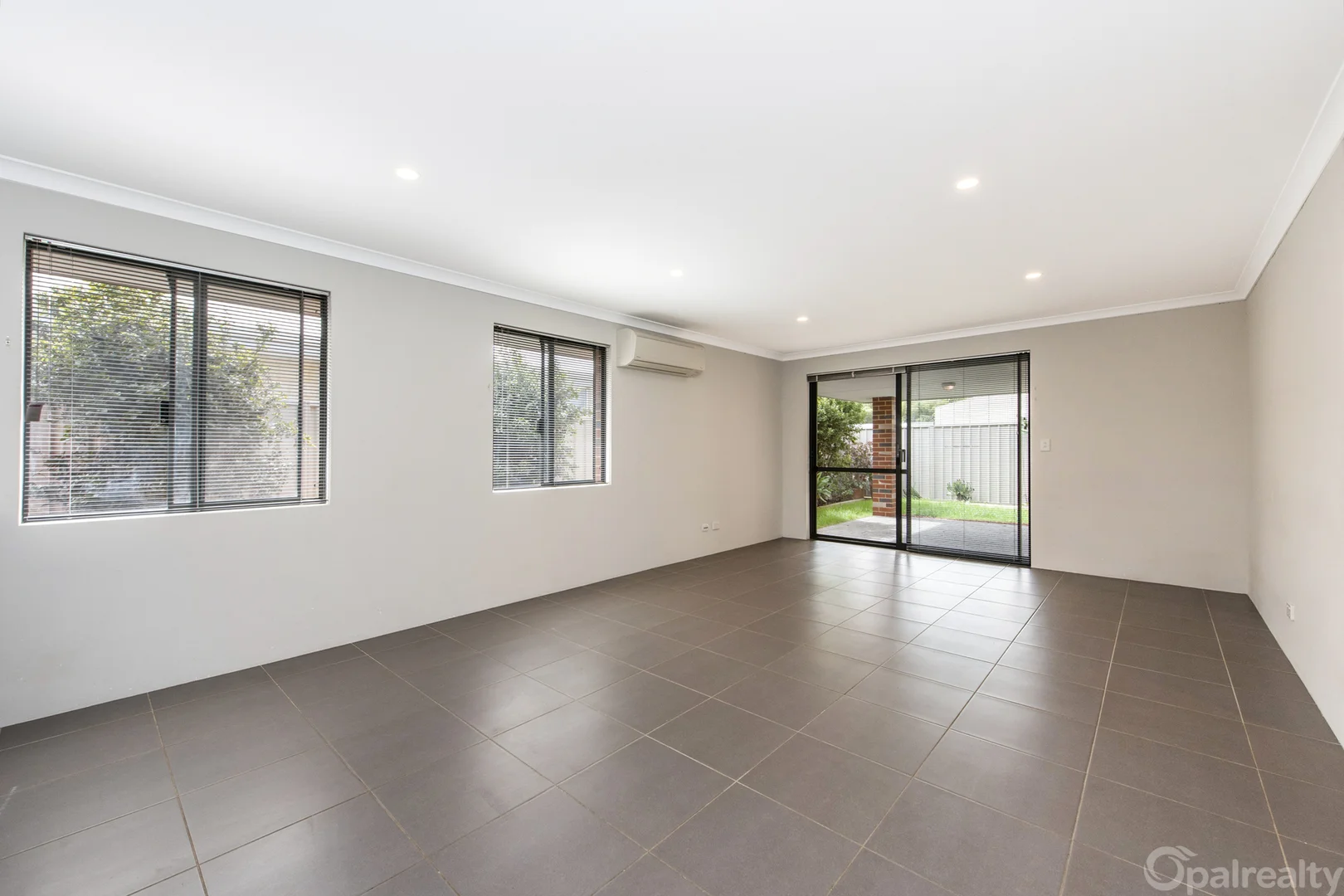 Additional image 3 of 10 Dornoch Way, Meadow Springs WA 6210
