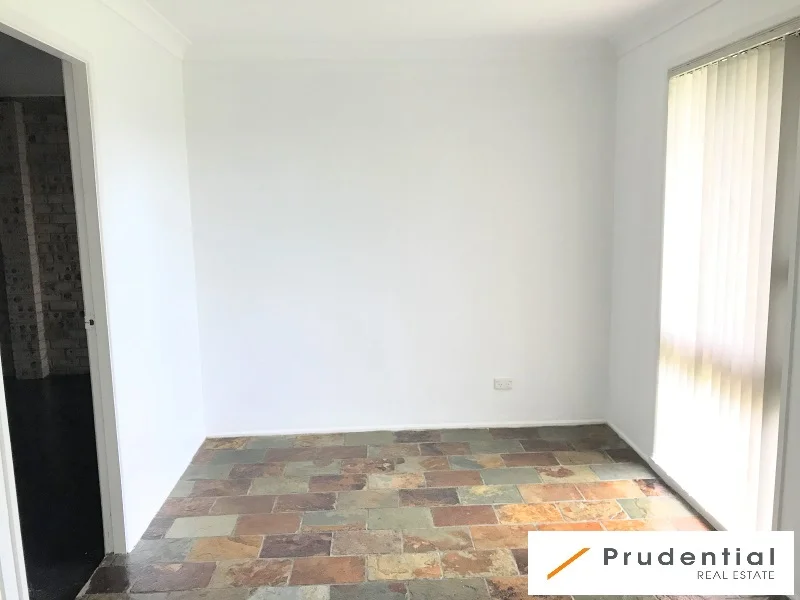 14 Nigel Place, Macquarie Fields NSW 2564 photo 5