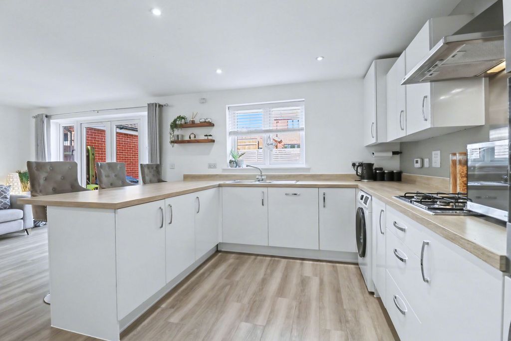 Additional image 5 of 4 bed detached house for saleClaypit Copse, Bursledon SO31