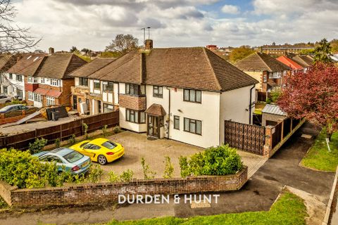 Fencepiece Road, Chigwell IG7