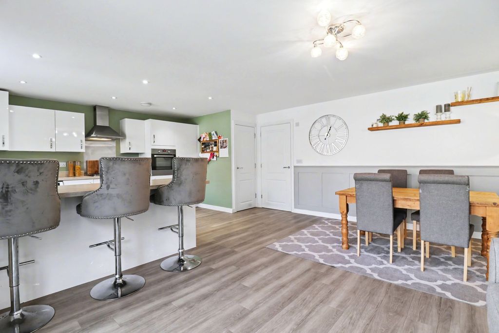 Additional image 6 of 4 bed detached house for saleClaypit Copse, Bursledon SO31