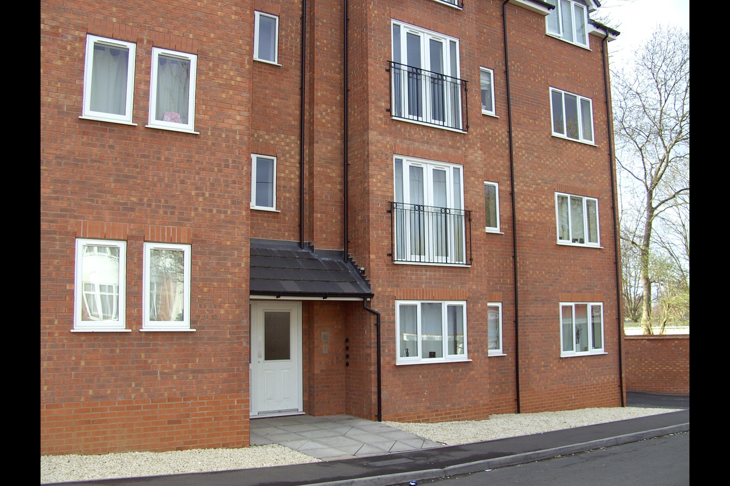 2 Bed Flat, Curzon Lane, DE24, N1 7GU