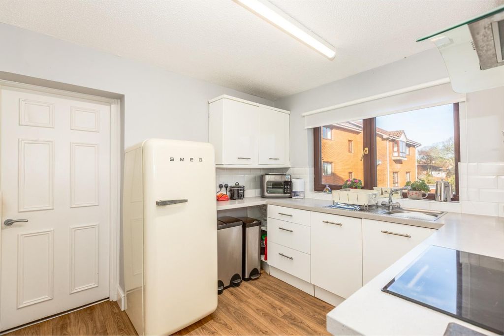 Additional image 7 of 3 bed maisonette for saleFolland Court, West Cross, Swansea SA3