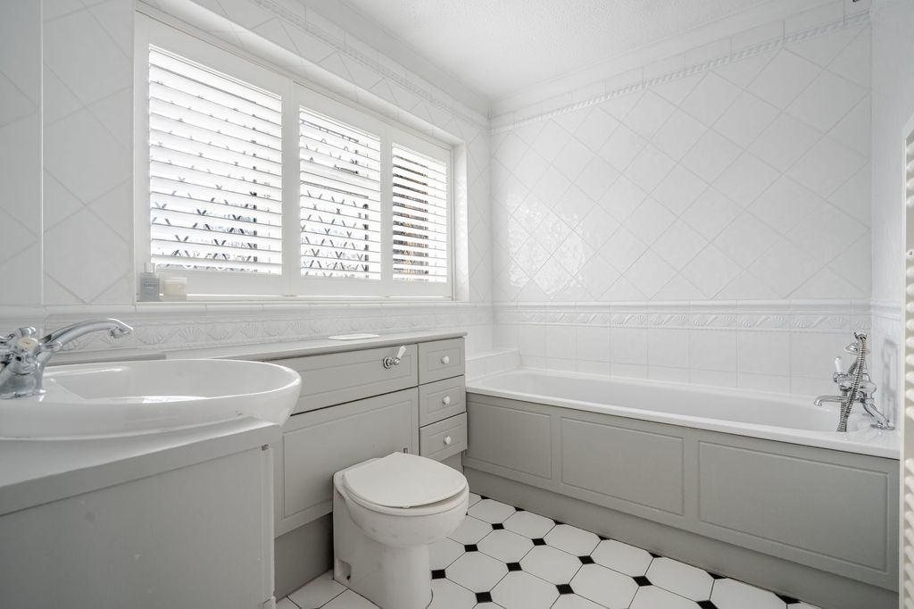 Additional image 10 of 5 bed detached house for saleLeycester Close, Windlesham GU20