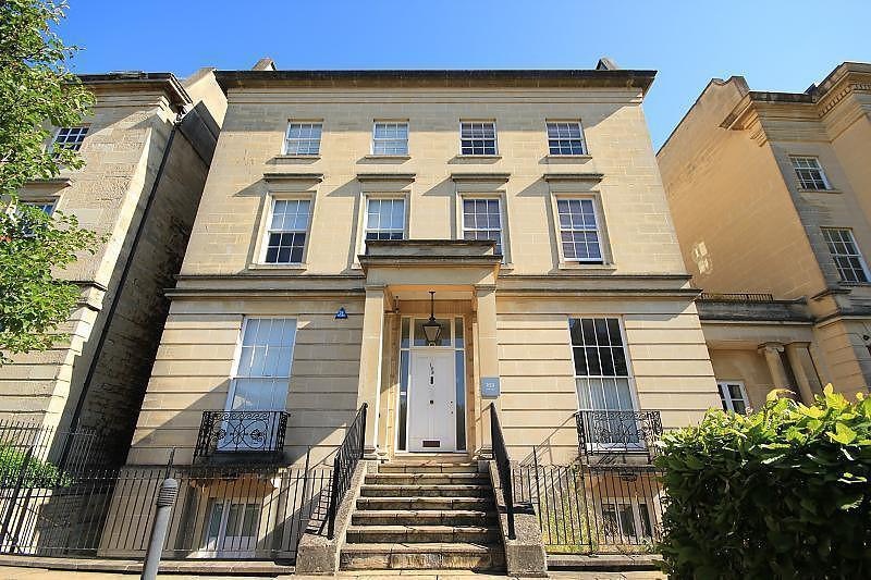 2 Bed Flat, Alexandra House, RG1, N1 7GU