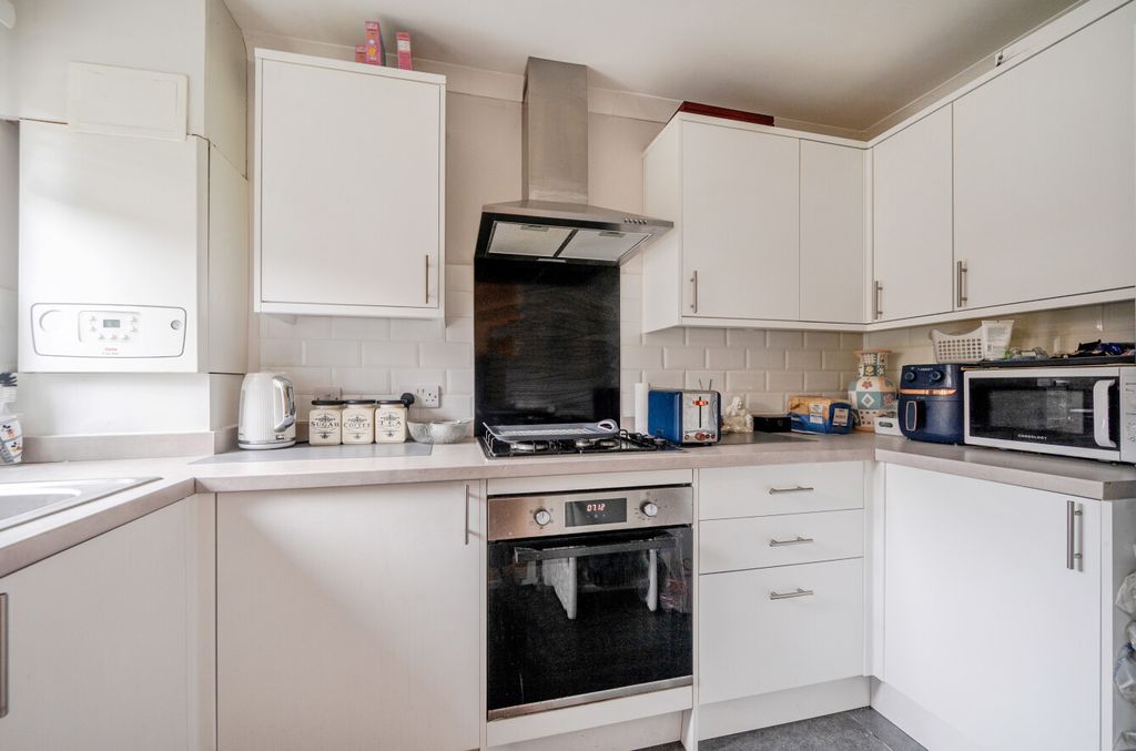 Additional image 3 of 2 bed terraced house for saleHaslemere, Surrey GU27