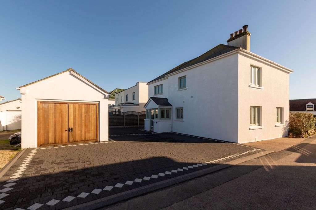Additional image 2 of 4 bed detached house for saleLes Genets, St Brelade JE3
