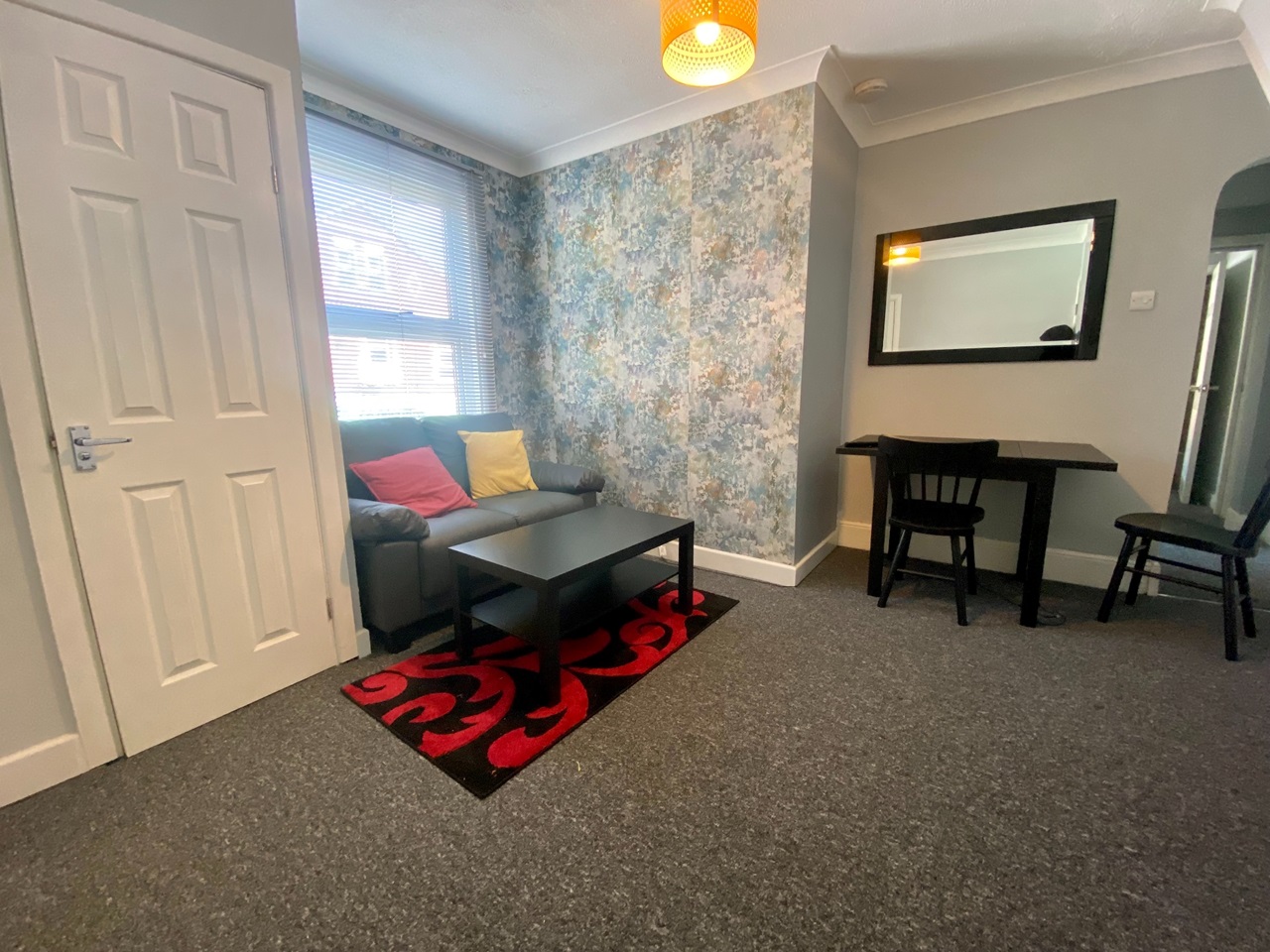 2 Bed Flat, Erleigh Road, RG1, N1 7GU