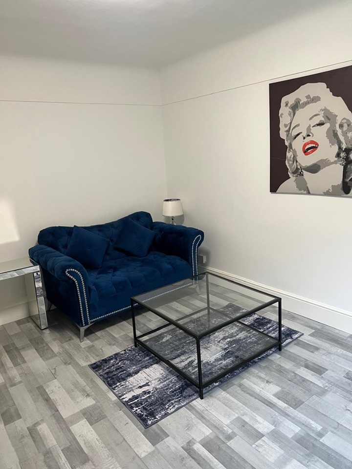 1 Bed Flat, Dorrick Court, SO15, N1 7GU