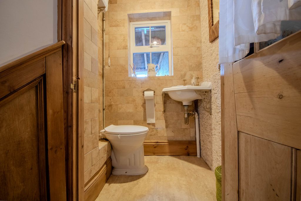 Additional image 16 of 5 bed villa for saleHigh Street, Pontyclun CF72