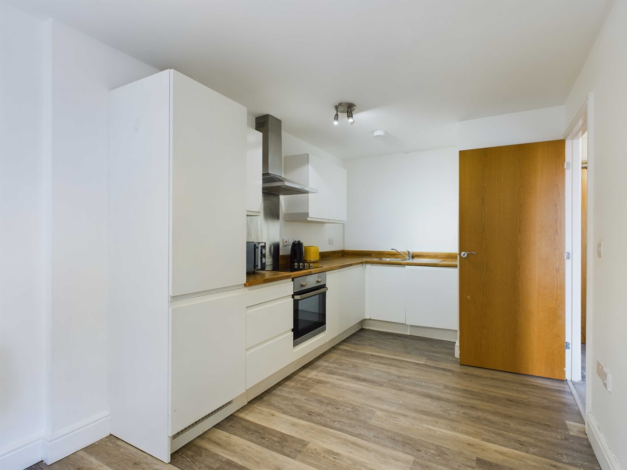 1 Bed Flat, Celtic House, DE1, N1 7GU photo 3