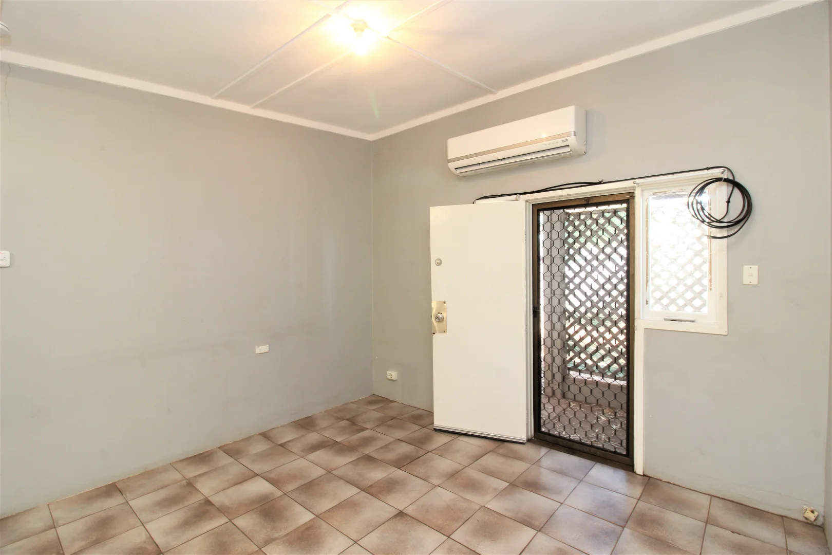 Additional image 5 of Unit 1/158 Simpson St, Mount Isa QLD 4825