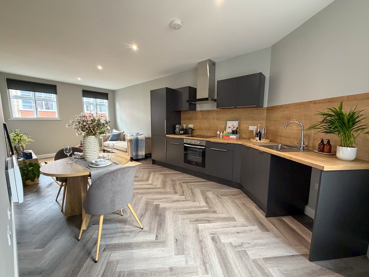 2 Bed Flat, Wellington St, LE1, N1 7GU