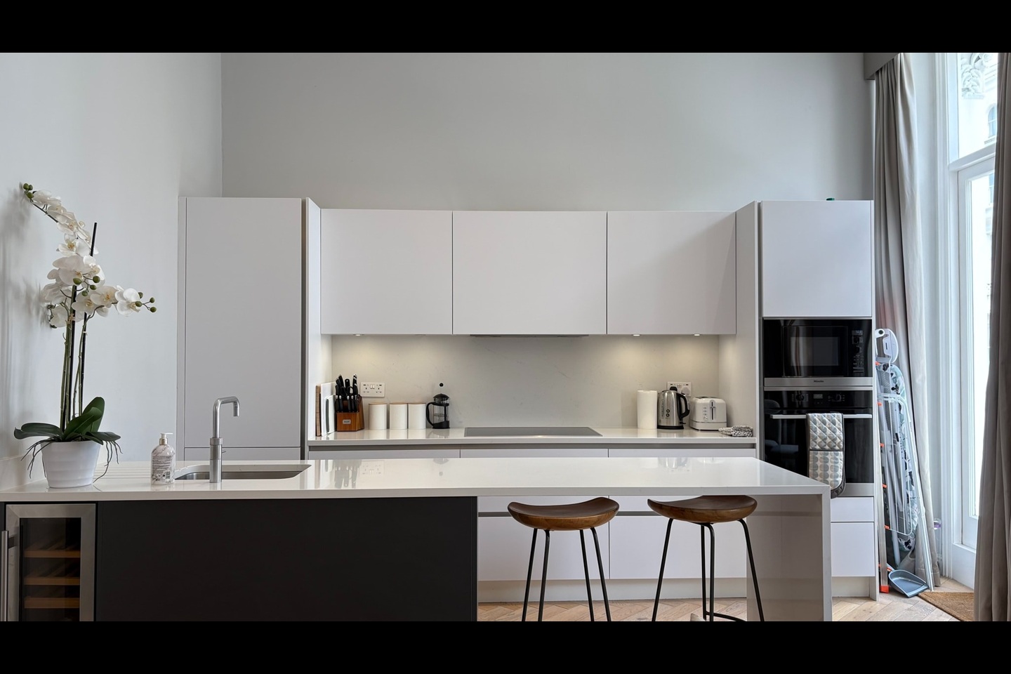 3 Bed Flat, Lexham Gardens, W8, N1 7GU photo 3