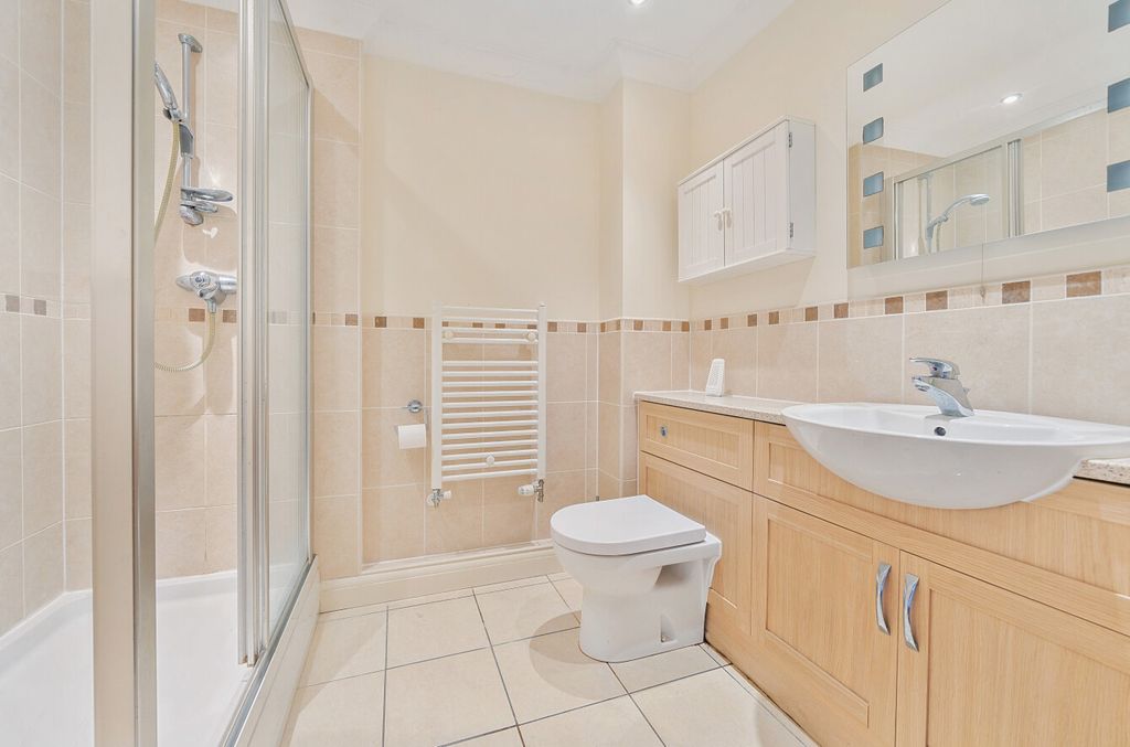 Additional image 6 of 2 bed flat for saleLower Lane, Bishops Waltham, Southampton, Hampshire SO32