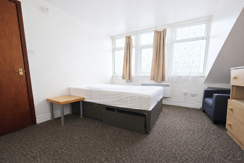 Ravenstone Road, London N8, Studio to rent