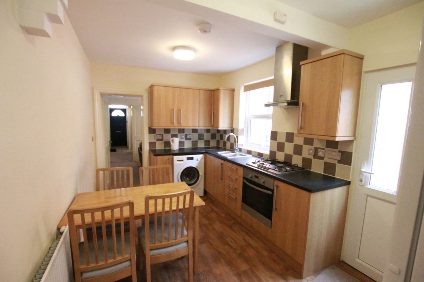 4 Bed Terraced House, Grange Avenue, RG6, N1 7GU