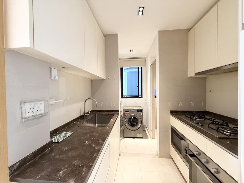 101 Prince Charles Crescent photo 5