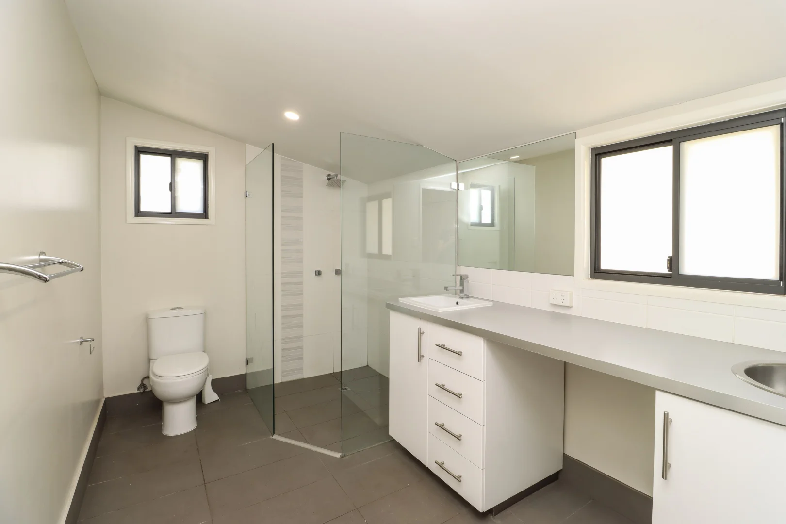 Additional image 3 of Unit 4/76 Buckley Avenue, Mount Isa QLD 4825