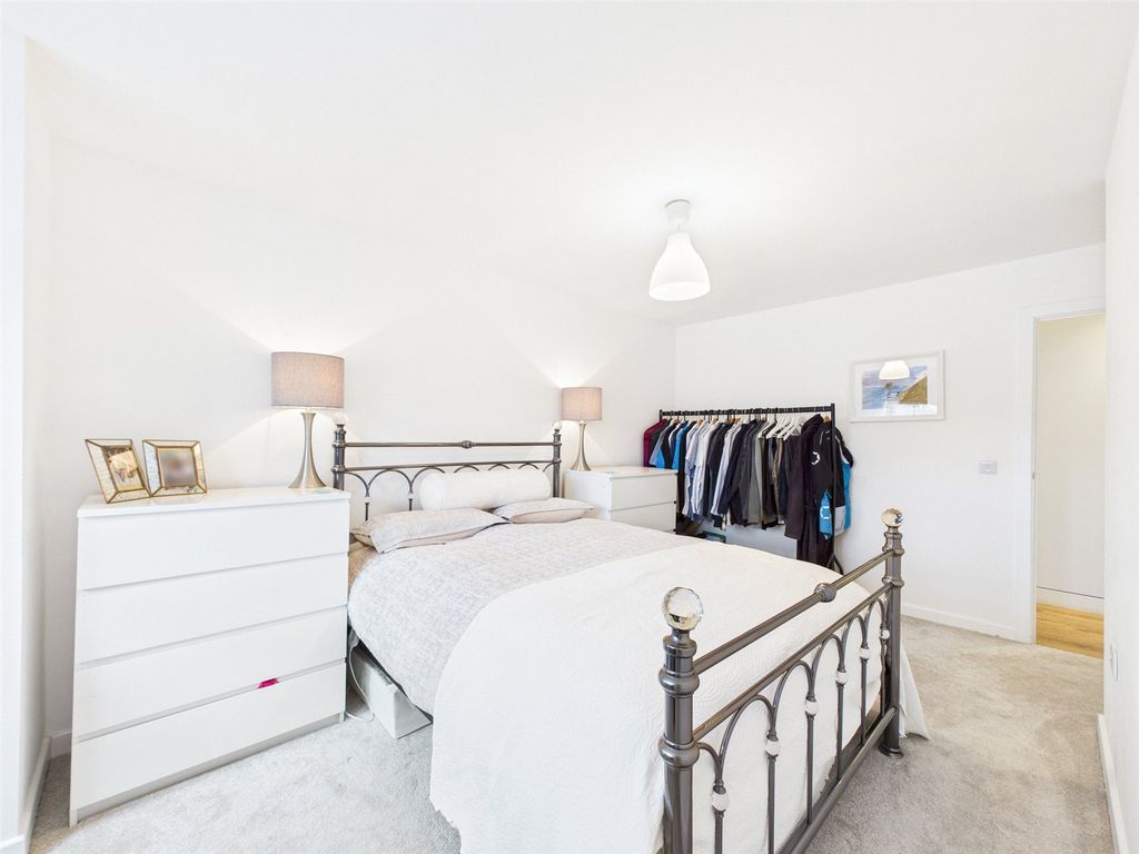 Additional image 8 of 2 bed flat for saleFernleigh Road, Wadebridge, Cornwall PL27