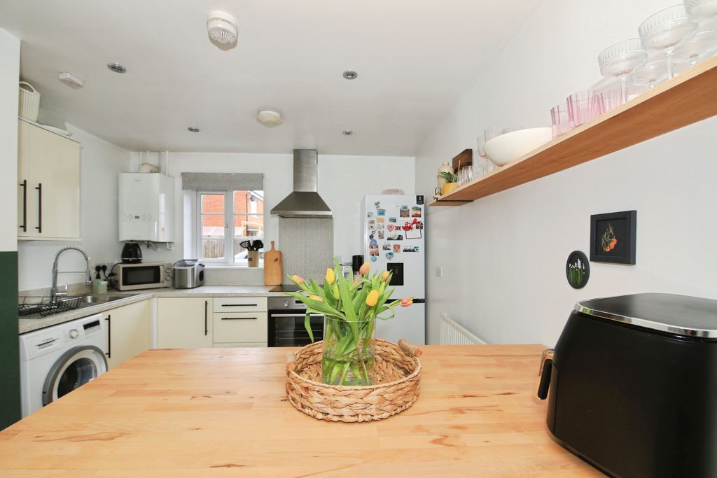 Additional image 6 of 2 bed flat for saleMolyneux Square, Peterborough PE7