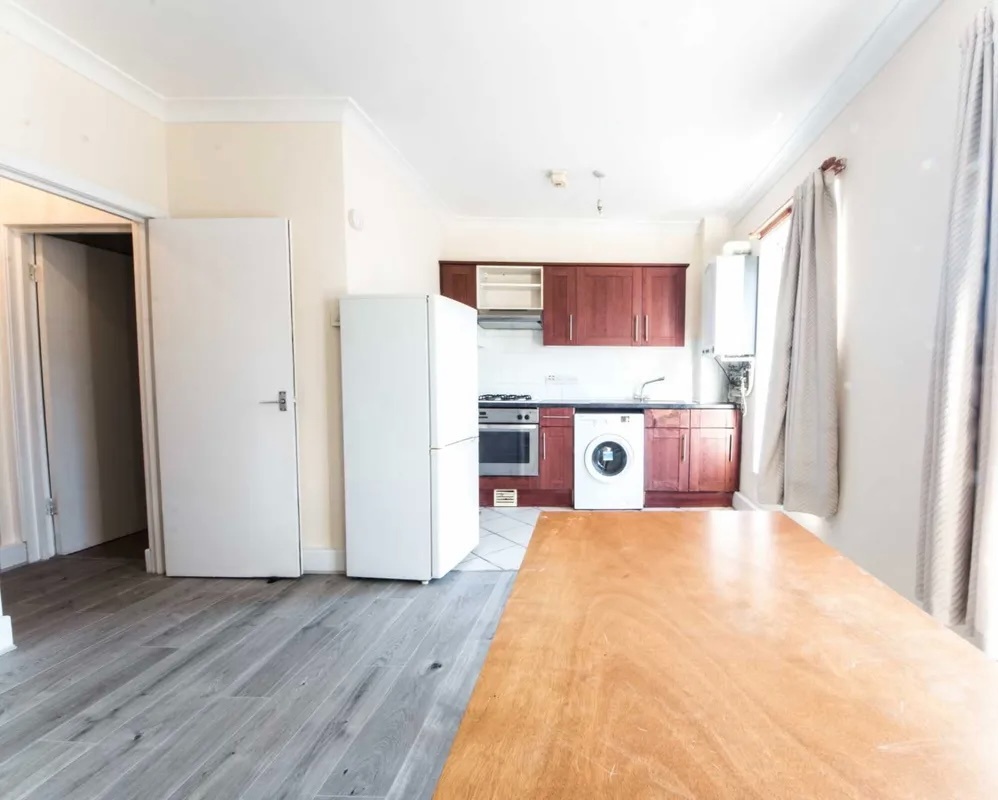 4 Bed Flat, Tulse Hill, SW2, N1 7GU photo 2