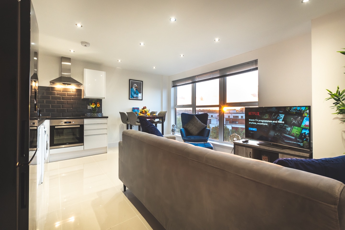 2 Bed Flat, Atlantic Mansions, SO14, N1 7GU photo 3