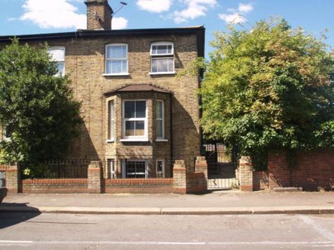 East Avenue, London E17, Studio to rent