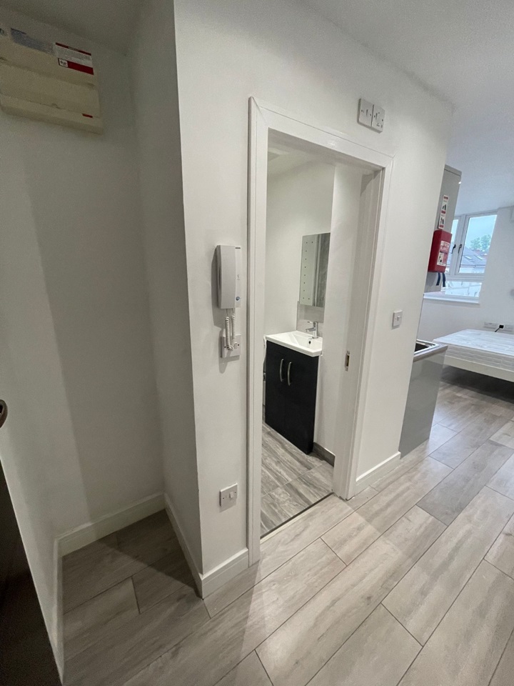Additional image 10 of Studio Flat, Queens Road, CV1, N1 7GU