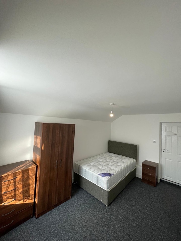 Additional image 10 of 1 Bed Flat, Pitcroft Avenue, RG6, N1 7GU