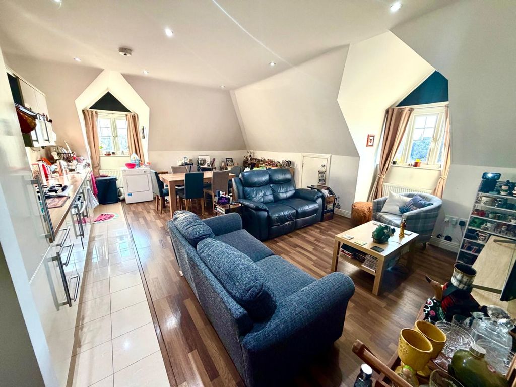 Additional image 2 of 1 bed flat for saleManor Court, Thorpe Road, Staines-Upon-Thames, Surrey TW18