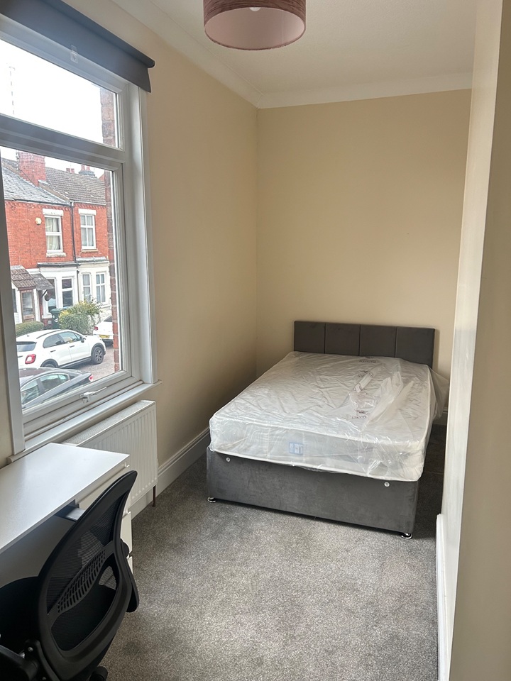 3 Bed Semi-Detached House, Ludlow Road, CV5, N1 7GU photo 3