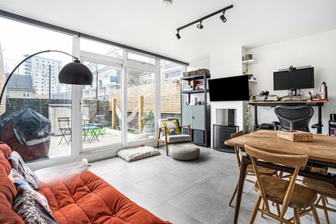 Selsey Street, London E14