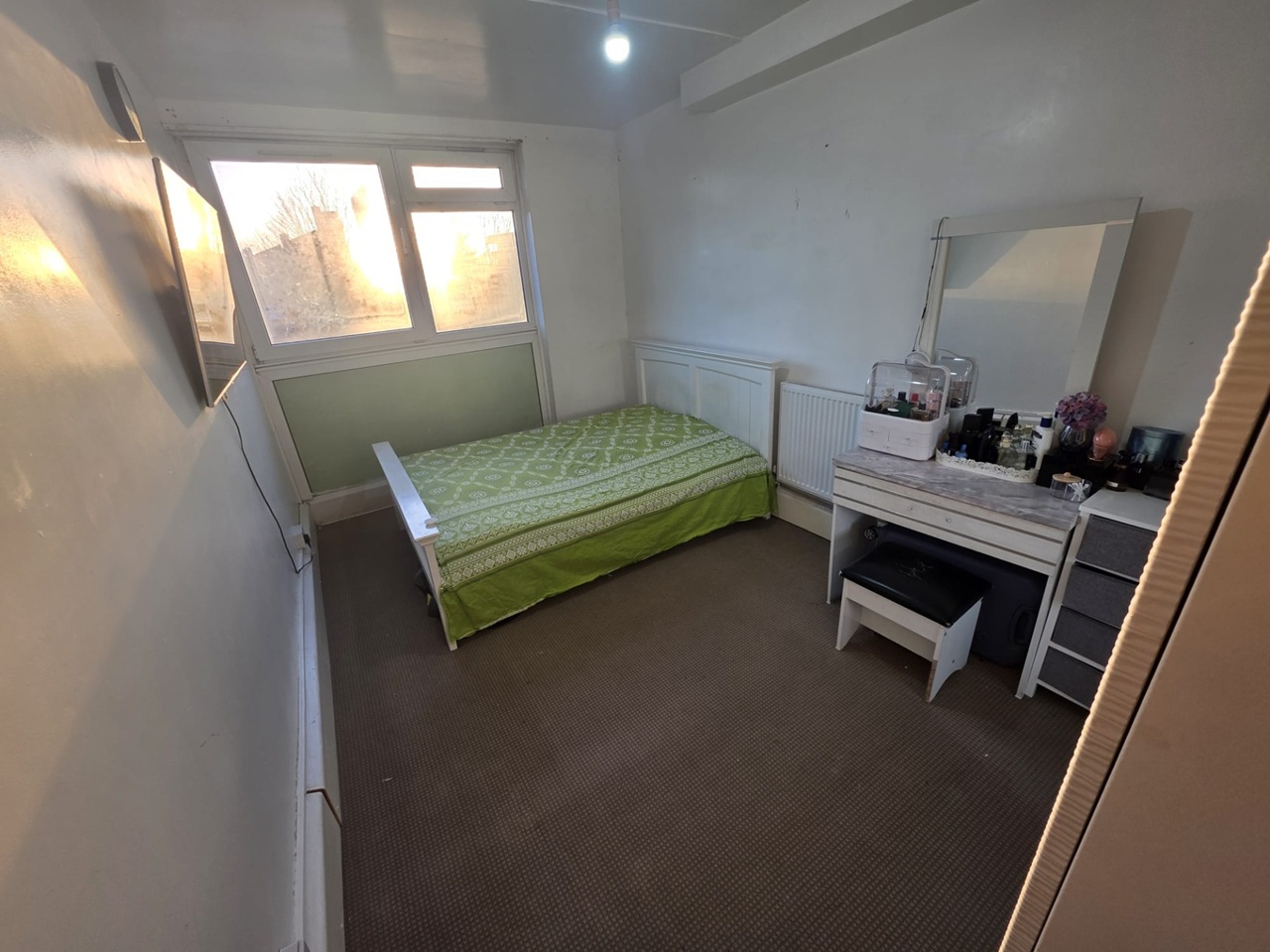 3 Bed Flat, Searles Close, SW11, N1 7GU photo 3