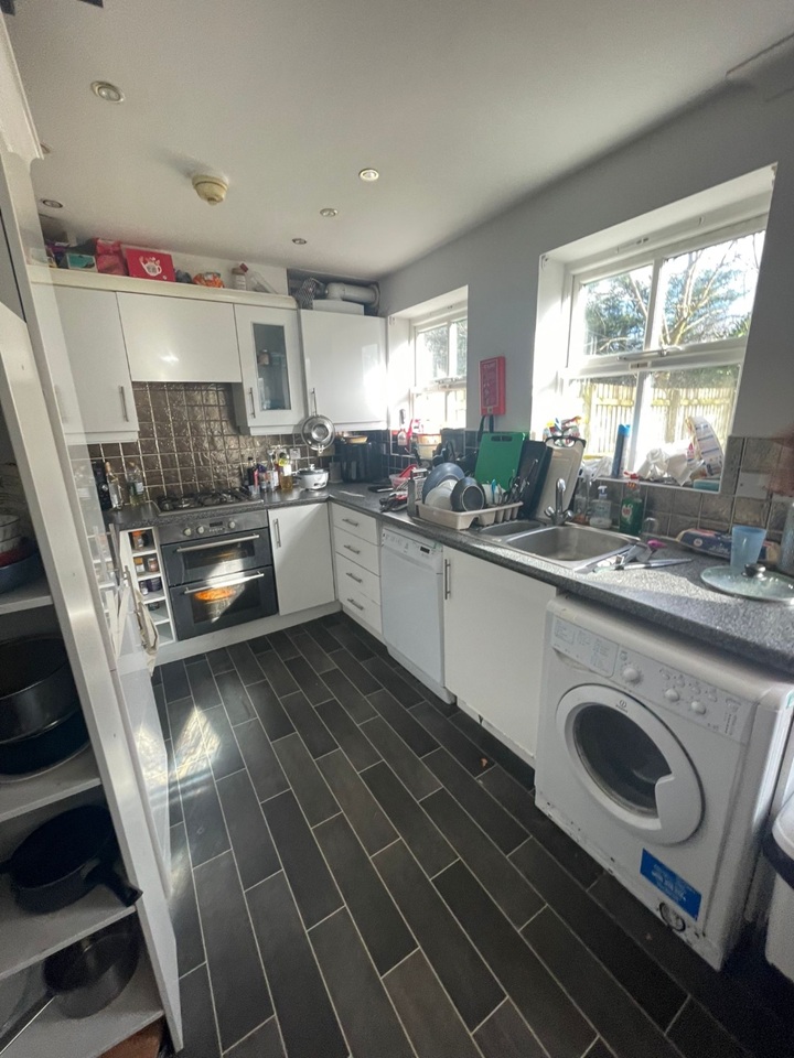 Room in a Shared House, Denison Road, M14, N1 7GU photo 2