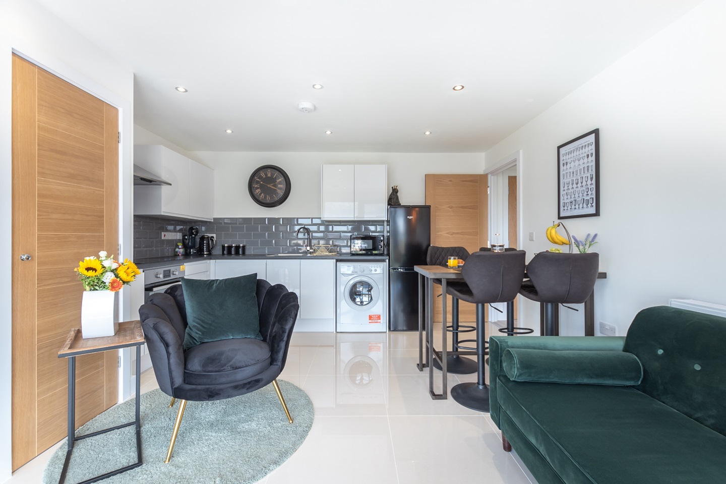 2 Bed Flat, Atlantic Mansions, SO14, N1 7GU photo 3