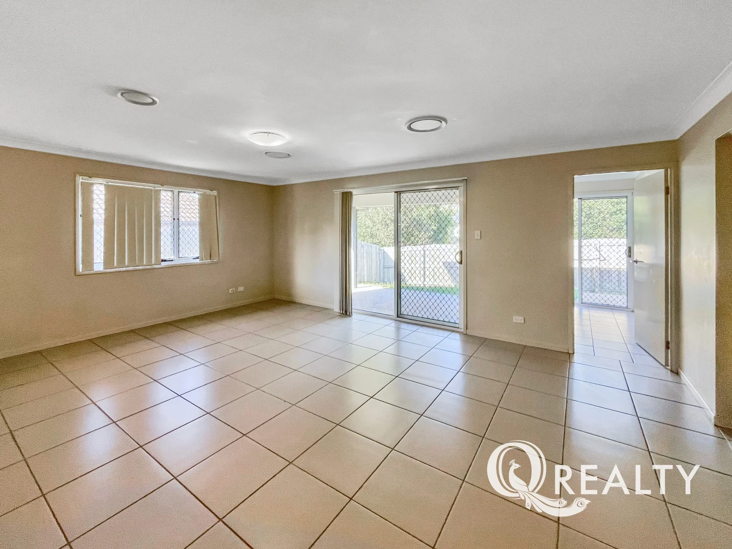 34 Valentine Circuit, Augustine Heights QLD 4300 photo 4