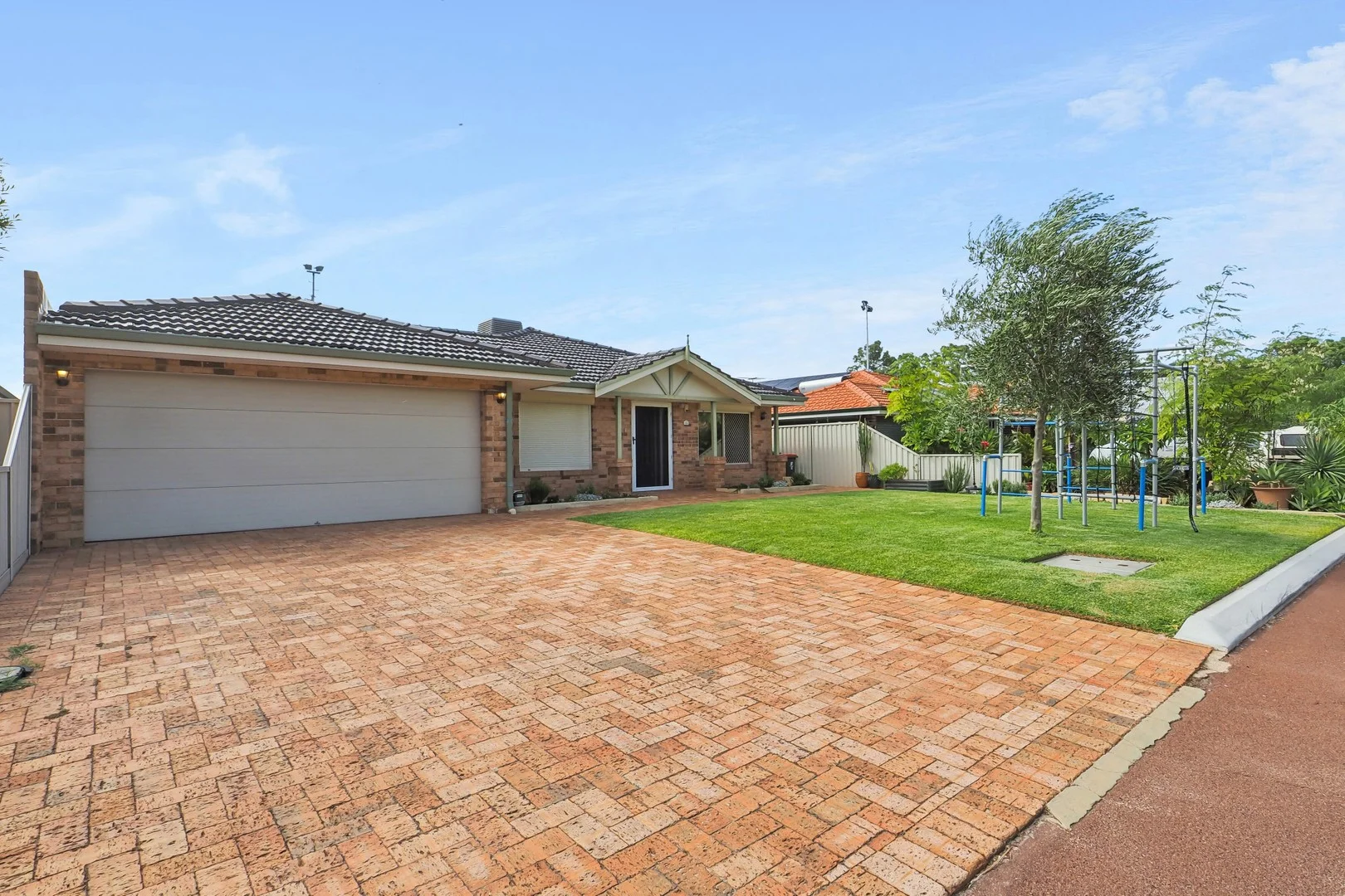 16 Waterside Crescent, Gwelup WA 6018