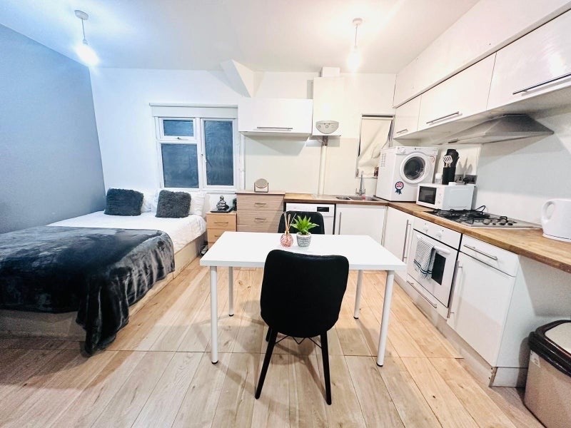 Studio Flat, Kilburn High Road, NW6, N1 7GU photo 5