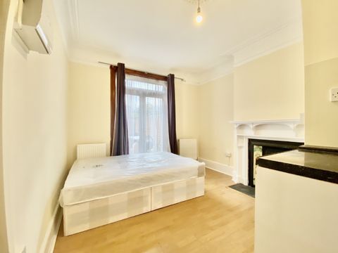 28 Malvern Road CR7, Room to rent