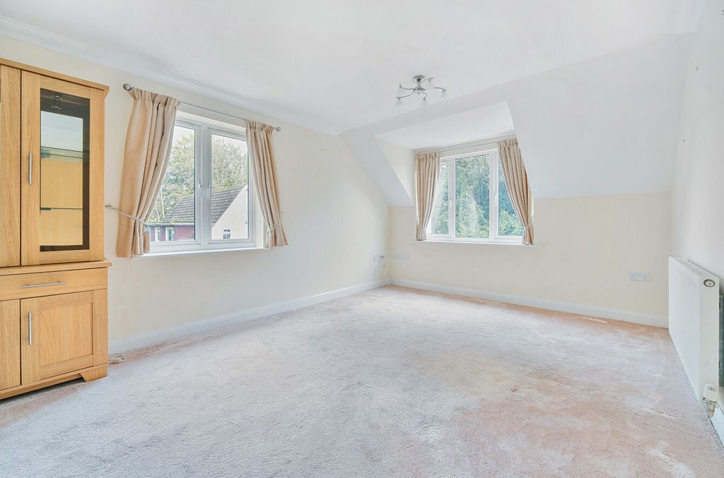Additional image 2 of 2 bed flat for saleLower Lane, Bishops Waltham, Southampton, Hampshire SO32