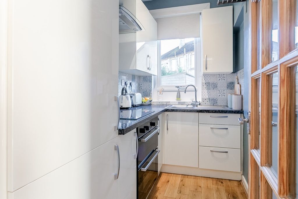 Additional image 8 of 3 bed flat for saleLochend Avenue, Edinburgh EH7