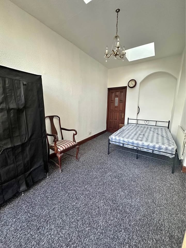 Room in a Shared House, Kept Private, IG1, N1 7GU photo 3