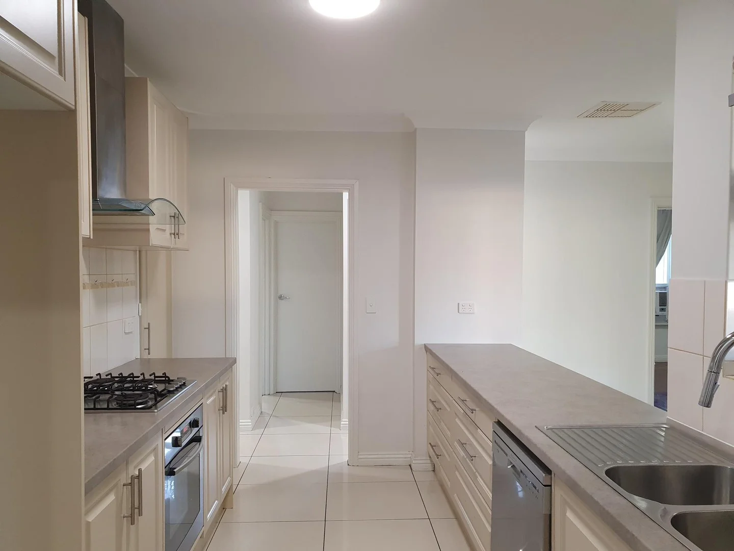 2 Estcourt Road, Tennyson SA 5022