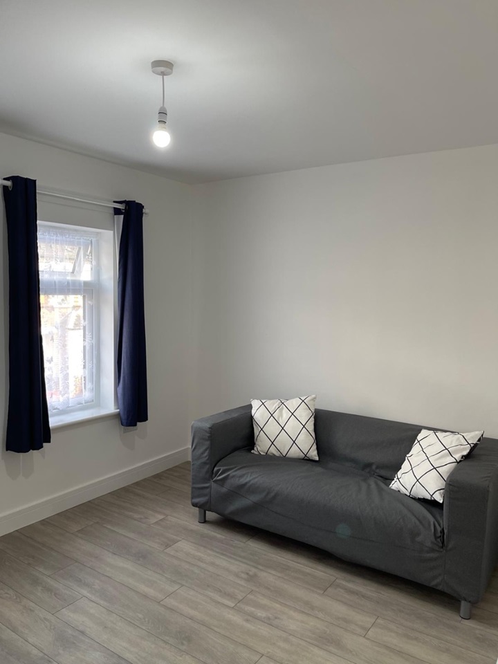 Additional image 4 of 1 Bed Flat, Pitcroft Avenue, RG6, N1 7GU